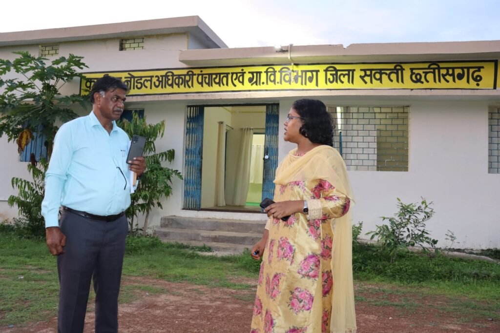 <em>शक्ति जिले में प्रारंभ हुआ पंचायत एवं ग्रामीण विकास विभाग का जिला कार्यालय, कलेक्टर नूपुर ने पहुंचकर किया निरीक्षण,अधिकारियों को दिए निर्देश, नूपुर ने कहा-- कार्यालय का हो व्यवस्थित संचालन, लोगों को मिले अधिक से अधिक लाभ</em> kshititech