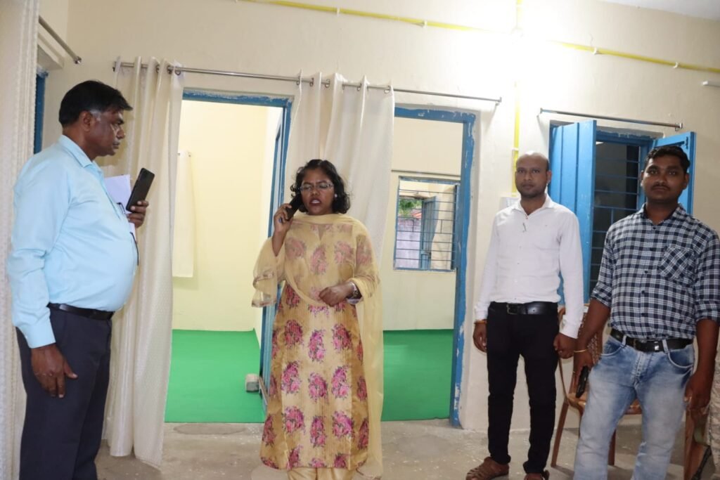 <em>शक्ति जिले में प्रारंभ हुआ पंचायत एवं ग्रामीण विकास विभाग का जिला कार्यालय, कलेक्टर नूपुर ने पहुंचकर किया निरीक्षण,अधिकारियों को दिए निर्देश, नूपुर ने कहा-- कार्यालय का हो व्यवस्थित संचालन, लोगों को मिले अधिक से अधिक लाभ</em> kshititech