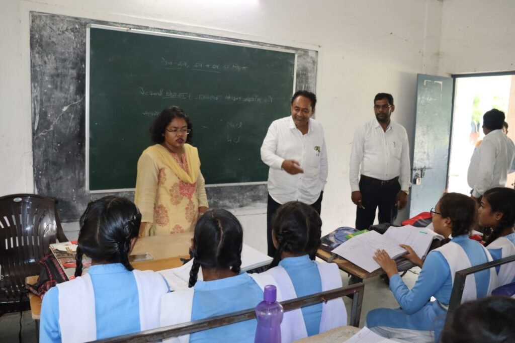 <em>सक्ति जिले की खबरें एक साथ-- शक्ति जिले में किसान समृद्धि केंद्र का उद्घाटन, कलेक्टर ने किया हसौद के स्वामी आत्मानंद अंग्रेजी माध्यम स्कूल का निरीक्षण,स्व. कुंज बिहारी साहू की स्मृति में हुआ प्रतिभावान छात्र-छात्राओं का सम्मान समारोह, जवाहर नवोदय विद्यालय में हुआ एथलेटिक प्रतिस्पर्धा का शुभारंभ, कलेक्टर ने करी किकिरदा गांव के युवा समिति की प्रशंशा</em> <em>सक्ति जिले की खबरें एक साथ-- शक्ति जिले में किसान समृद्धि केंद्र का उद्घाटन, कलेक्टर ने किया हसौद के स्वामी आत्मानंद अंग्रेजी माध्यम स्कूल का निरीक्षण,स्व. कुंज बिहारी साहू की स्मृति में हुआ प्रतिभावान छात्र-छात्राओं का सम्मान समारोह, जवाहर नवोदय विद्यालय में हुआ एथलेटिक प्रतिस्पर्धा का शुभारंभ, कलेक्टर ने करी किकिरदा गांव के युवा समिति की प्रशंशा</em> kshititech