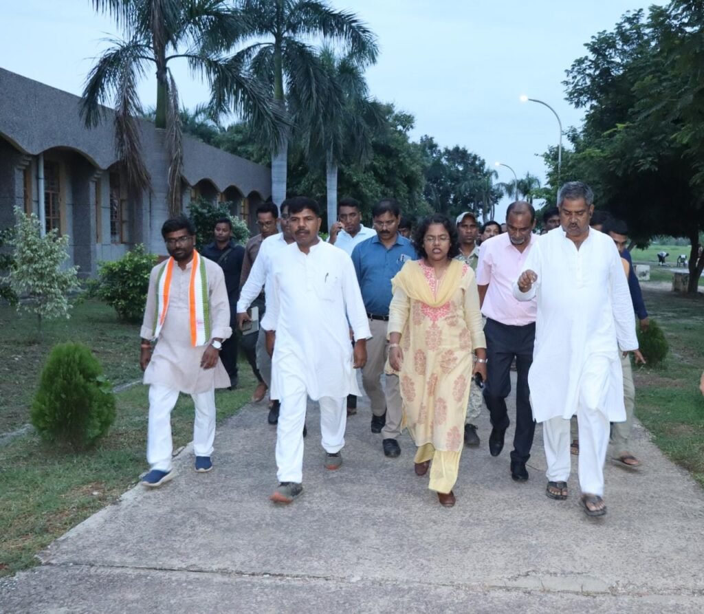 <em>सक्ति जिले की खबरें एक साथ-- शक्ति जिले में किसान समृद्धि केंद्र का उद्घाटन, कलेक्टर ने किया हसौद के स्वामी आत्मानंद अंग्रेजी माध्यम स्कूल का निरीक्षण,स्व. कुंज बिहारी साहू की स्मृति में हुआ प्रतिभावान छात्र-छात्राओं का सम्मान समारोह, जवाहर नवोदय विद्यालय में हुआ एथलेटिक प्रतिस्पर्धा का शुभारंभ, कलेक्टर ने करी किकिरदा गांव के युवा समिति की प्रशंशा</em> <em>सक्ति जिले की खबरें एक साथ-- शक्ति जिले में किसान समृद्धि केंद्र का उद्घाटन, कलेक्टर ने किया हसौद के स्वामी आत्मानंद अंग्रेजी माध्यम स्कूल का निरीक्षण,स्व. कुंज बिहारी साहू की स्मृति में हुआ प्रतिभावान छात्र-छात्राओं का सम्मान समारोह, जवाहर नवोदय विद्यालय में हुआ एथलेटिक प्रतिस्पर्धा का शुभारंभ, कलेक्टर ने करी किकिरदा गांव के युवा समिति की प्रशंशा</em> kshititech