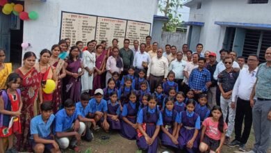 सेवानिवृत्ती पश्चात सेवाओं के लिए हुआ सम्मान-- <em>30 जून को सेवानिवृति प्रधान पाठक की विदाई एवं पदोन्नत शिक्षको के सम्मान समारोह का हुआ आयोजन</em>, कार्यक्रम में वृक्षारोपण पर लोगों को दिया गया पर्यावरण संरक्षण का संदेश kshititech