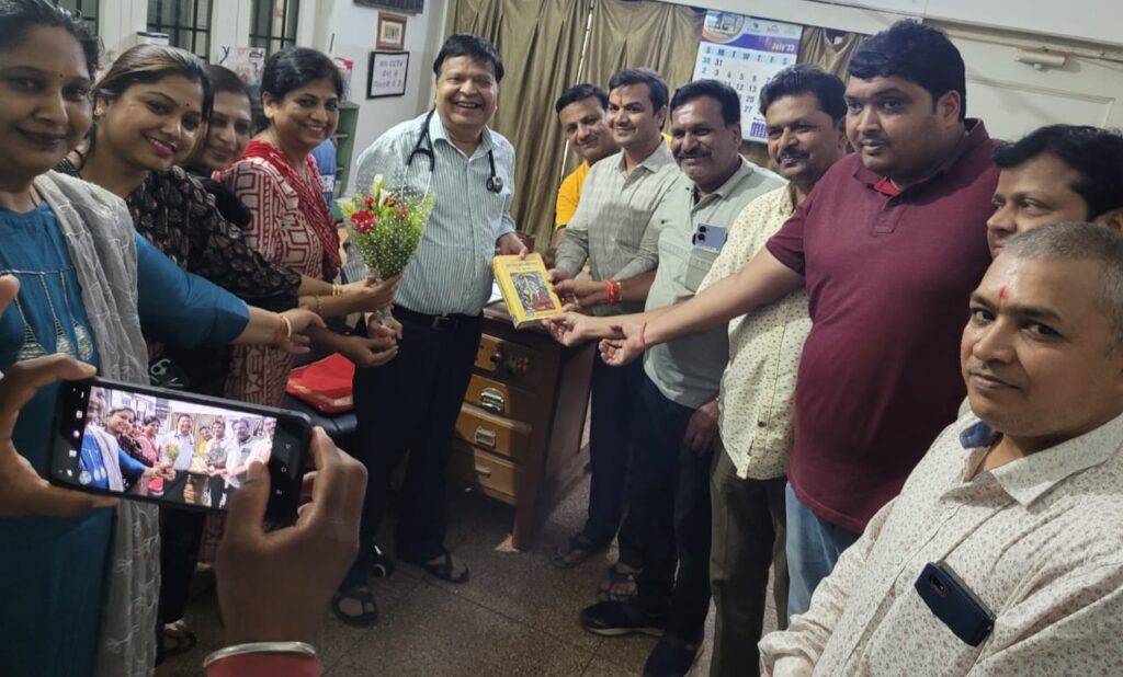 <em>डॉक्टर्स डे के मौके पर शहर की समाजिक संस्थाओं ने किया सेवाभावी चिकित्सकों का सम्मान, महिला जागृति शाखा अध्यक्ष रीना गेवाडीन ने कहा- कोरोना के संक्रमण काल में चिकित्सकों के समर्पण भाव एवं उनकी सेवाओं के लिए सदैव जनता रहेगी आभारी</em> <em>डॉक्टर्स डे के मौके पर शहर की समाजिक संस्थाओं ने किया सेवाभावी चिकित्सकों का सम्मान, महिला जागृति शाखा अध्यक्ष रीना गेवाडीन ने कहा- कोरोना के संक्रमण काल में चिकित्सकों के समर्पण भाव एवं उनकी सेवाओं के लिए सदैव जनता रहेगी आभारी</em> kshititech