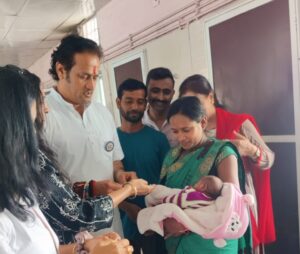 <em>हेल्पिंग हैंड्स की मदद से नवजात बिटिया को मिला नया जीवन-- संसदीय सचिव विकास उपाध्याय ने किया बिटिया का नामकरण, विकास ने कहा- नवजात बच्ची से मिली है प्रेरणा, अतः इनका नाम भी होगा प्रेरणा</em>, जन्म होते ही बच्ची की हालत हो गई थी नाजुक <em>हेल्पिंग हैंड्स की मदद से नवजात बिटिया को मिला नया जीवन-- संसदीय सचिव विकास उपाध्याय ने किया बिटिया का नामकरण, विकास ने कहा- नवजात बच्ची से मिली है प्रेरणा, अतः इनका नाम भी होगा प्रेरणा</em>, जन्म होते ही बच्ची की हालत हो गई थी नाजुक kshititech