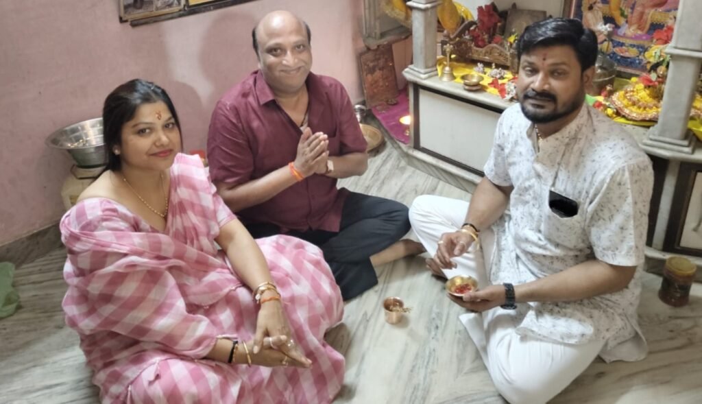 <em>दिग्गज हस्तियां पहुंची गुरुओ की शरण में-- गुरु पूर्णिमा के मौके पर गुरुजनों का आशीर्वाद प्राप्त करने उमड़ी शिष्यों की भीड़, सुबह से ही गुरु पूजन, गुरु दीक्षा एवं चरण पादुका पूजन के हुए कार्यक्रम</em>, शक्ति में पंडित भोलाशंकर तिवारी,परा शक्ति ज्योतिष पीठम में भी हुए सार्वजनिक गुरु पूर्णिमा के कार्यक्रम kshititech