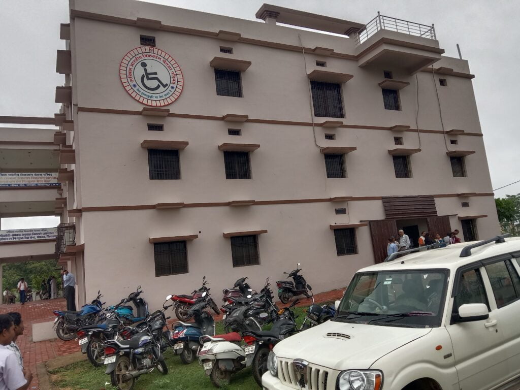 <em>विकलांग चेतना परिषद का राष्ट्रीय अधिवेशन 8 जुलाई को बिलासपुर में संपन्न,विकलांग अनुसंधान केंद्र के संचालन के लिए बनी समिति, हाईकोर्ट के रिटायर्ड न्यायधीश चंद्रभूषण बाजपेई रहे मौजूद, सेवाभावी इकाइयों एवं व्यक्तियों का हुआ सम्मान</em> <em>विकलांग चेतना परिषद का राष्ट्रीय अधिवेशन 8 जुलाई को बिलासपुर में संपन्न,विकलांग अनुसंधान केंद्र के संचालन के लिए बनी समिति, हाईकोर्ट के रिटायर्ड न्यायधीश चंद्रभूषण बाजपेई रहे मौजूद, सेवाभावी इकाइयों एवं व्यक्तियों का हुआ सम्मान</em> kshititech