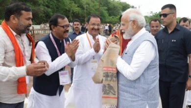 <em>भाजपा जिलाध्यक्ष चंद्रा ने की प्रधानमंत्री नरेंद्र मोदी से मुलाकात, जिलाध्यक्ष ने दिया शक्ति जिले में आने का न्योता, जिलाध्यक्ष ने कहा आजादी के बाद केंद्र की पहली ऐसी सरकार जिसने सर्व वर्ग की करी चिंता</em>, पीएम मोदी ने भी की जिलाध्यक्ष चंद्रा से आत्मीयता पूर्ण मुलाकात kshititech