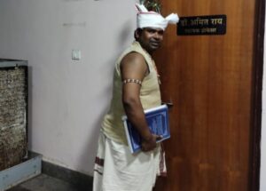 <em>शिक्षकों के मार्गदर्शन का परिणाम, विद्यार्थी के जीवन को नई पहचान देता है, कहानी है दीनानाथ, डॉ दीनानाथ बनने की कहानी तक की, शिक्षिका कमला दपी गबेल की प्रेरणा एवं मार्गदर्शन में दीनानाथ ने हासिल की सफलता</em>, गोल्ड मेडलिस्ट होने के साथ ही उच्च शिक्षा विभाग में दे रहे हैं सेवाएं <em>शिक्षकों के मार्गदर्शन का परिणाम, विद्यार्थी के जीवन को नई पहचान देता है, कहानी है दीनानाथ, डॉ दीनानाथ बनने की कहानी तक की, शिक्षिका कमला दपी गबेल की प्रेरणा एवं मार्गदर्शन में दीनानाथ ने हासिल की सफलता</em>, गोल्ड मेडलिस्ट होने के साथ ही उच्च शिक्षा विभाग में दे रहे हैं सेवाएं kshititech