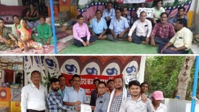 <em>मोहल्ले की सड़क-बिजली की समस्याओं को लेकर धरने पर बैठी भारतीय कम्युनिस्ट पार्टी, धरना पश्चात सौंपा ज्ञापन, आंदोलनकारियों का आरोप- नहीं हो रही नालियों की सफाई, मोहल्ले में हो रहे घटिया निर्माण कार्य</em> <em>मोहल्ले की सड़क-बिजली की समस्याओं को लेकर धरने पर बैठी भारतीय कम्युनिस्ट पार्टी, धरना पश्चात सौंपा ज्ञापन, आंदोलनकारियों का आरोप- नहीं हो रही नालियों की सफाई, मोहल्ले में हो रहे घटिया निर्माण कार्य</em> kshititech