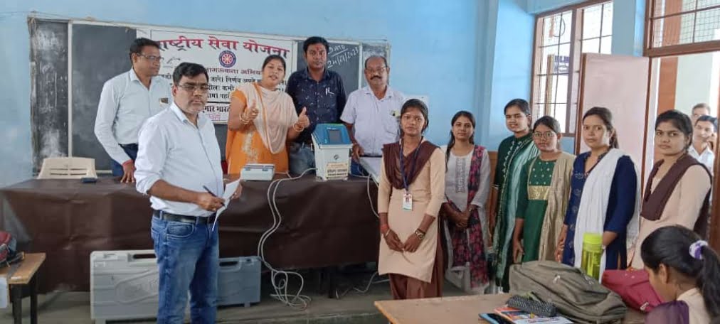 <em>शासकीय क्रान्ति कुमार भारतीय महाविद्यालय सक्ति में "स्वीप कार्यक्रम अंतर्गत मतदाता जागरूकता अभियान कार्यक्रम, ईवीएम मशीन का हुआ प्रदर्शन</em>, ईवीएम मशीन से वोटिंग की संपूर्ण प्रक्रिया को बताया गया विद्यार्थियों को, शक्ति कलेक्टर के निर्देश पर चल रहा विशेष अभियान <em>शासकीय क्रान्ति कुमार भारतीय महाविद्यालय सक्ति में "स्वीप कार्यक्रम अंतर्गत मतदाता जागरूकता अभियान कार्यक्रम, ईवीएम मशीन का हुआ प्रदर्शन</em>, ईवीएम मशीन से वोटिंग की संपूर्ण प्रक्रिया को बताया गया विद्यार्थियों को, शक्ति कलेक्टर के निर्देश पर चल रहा विशेष अभियान kshititech