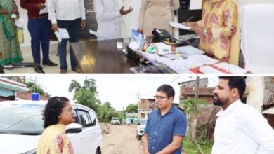 <em>खदानों की गाड़ियों से खराब हो गई सड़क--- कलेक्टर नूपुर ने खदान संचालकों को कहा- खराब हुई सड़क की तत्काल कराओ मरम्मत, समय-सीमा की बैठक एवं जनदर्शन का हुआ शक्ति कलेक्ट्रेट में आयोजन, टीएल मीटिंग में अधिकारियों को कहा मैदानी स्तर पर करें भ्रमण</em> kshititech