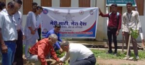 यूनिवर्सिटी के कुलपति ने जेठा के सरकारी कॉलेज में पहुंचकर कारगिल विजय दिवस पर किया वृक्षारोपण,महाविद्यालय परिवार ने किया था मेरी माटी- मेरा देश कार्यक्रम का आयोजन, शहीद नंद कुमार पटेल विश्वविद्यालय रायगढ़ से सबंधता है जेठा के सरकारी कॉलेज की kshititech