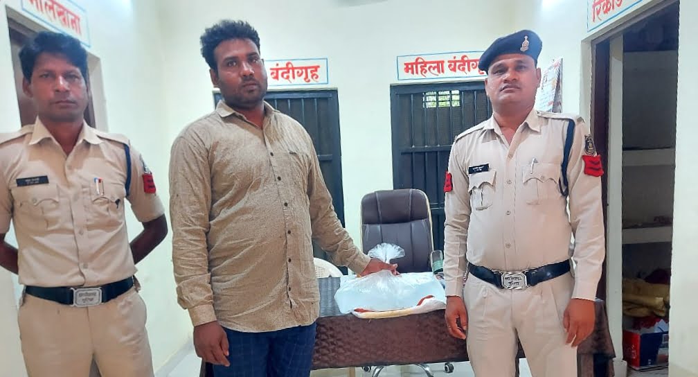 नाबालिक को बनाया 2 लोगों ने हवस का शिकार-- पिता की डांट से घर से शक्ति रेलवे स्टेशन को निकली नाबालिग को जबरन पकड़ दुष्कर्म करने वाले आरोपी चढ़े पुलिस के हत्थे, अवैध शराब का भी मामला हसौद में हुआ दर्ज नाबालिक को बनाया 2 लोगों ने हवस का शिकार-- पिता की डांट से घर से शक्ति रेलवे स्टेशन को निकली नाबालिग को जबरन पकड़ दुष्कर्म करने वाले आरोपी चढ़े पुलिस के हत्थे, अवैध शराब का भी मामला हसौद में हुआ दर्ज kshititech