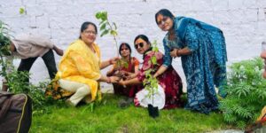 AAS की लक्ष्मी का वृक्षारोपण महाअभियान--- <em>छत्तीसगढ़ के अंतर्राष्ट्रीय अग्रवाल सम्मेलन पर्यावरण संरक्षण एवं जागरूकता इकाई ने अमरकंटक में किया वृक्षारोपण, प्रदेश संयोजक श्रीमती लक्ष्मी अग्रवाल के नेतृत्व में हुआ वृक्षारोपण जागरुकता को लेकर महाअभियान</em>, अंतर्राष्ट्रीय अध्यक्ष राजकुमार मित्तल के निर्देशन में हुआ कार्यक्रम AAS की लक्ष्मी का वृक्षारोपण महाअभियान--- <em>छत्तीसगढ़ के अंतर्राष्ट्रीय अग्रवाल सम्मेलन पर्यावरण संरक्षण एवं जागरूकता इकाई ने अमरकंटक में किया वृक्षारोपण, प्रदेश संयोजक श्रीमती लक्ष्मी अग्रवाल के नेतृत्व में हुआ वृक्षारोपण जागरुकता को लेकर महाअभियान</em>, अंतर्राष्ट्रीय अध्यक्ष राजकुमार मित्तल के निर्देशन में हुआ कार्यक्रम kshititech