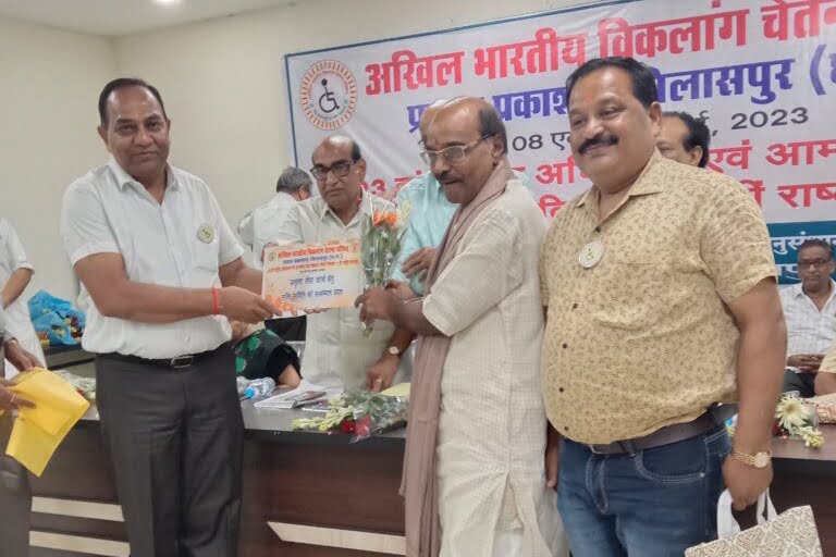 <em>विकलांग चेतना परिषद का राष्ट्रीय अधिवेशन 8 जुलाई को बिलासपुर में संपन्न,विकलांग अनुसंधान केंद्र के संचालन के लिए बनी समिति, हाईकोर्ट के रिटायर्ड न्यायधीश चंद्रभूषण बाजपेई रहे मौजूद, सेवाभावी इकाइयों एवं व्यक्तियों का हुआ सम्मान</em> <em>विकलांग चेतना परिषद का राष्ट्रीय अधिवेशन 8 जुलाई को बिलासपुर में संपन्न,विकलांग अनुसंधान केंद्र के संचालन के लिए बनी समिति, हाईकोर्ट के रिटायर्ड न्यायधीश चंद्रभूषण बाजपेई रहे मौजूद, सेवाभावी इकाइयों एवं व्यक्तियों का हुआ सम्मान</em> kshititech