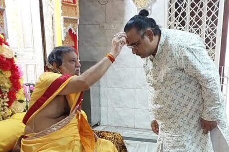 <em>दिग्गज हस्तियां पहुंची गुरुओ की शरण में-- गुरु पूर्णिमा के मौके पर गुरुजनों का आशीर्वाद प्राप्त करने उमड़ी शिष्यों की भीड़, सुबह से ही गुरु पूजन, गुरु दीक्षा एवं चरण पादुका पूजन के हुए कार्यक्रम</em>, शक्ति में पंडित भोलाशंकर तिवारी,परा शक्ति ज्योतिष पीठम में भी हुए सार्वजनिक गुरु पूर्णिमा के कार्यक्रम kshititech