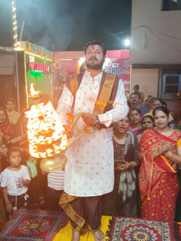 <em>हनुमान जी की आराधना में उमड़े भक्त-- शक्ति शहर की महिला जागृति शाखा के सदस्यों ने करी हनुमान जी की महा आरती में सहभागीता, शाखा की ओर से पेड़ा एवं चने का लगाया गया महाभोग, सिद्ध श्री हनुमान मंदिर में था महा आरती का आयोजन</em> <em>हनुमान जी की आराधना में उमड़े भक्त-- शक्ति शहर की महिला जागृति शाखा के सदस्यों ने करी हनुमान जी की महा आरती में सहभागीता, शाखा की ओर से पेड़ा एवं चने का लगाया गया महाभोग, सिद्ध श्री हनुमान मंदिर में था महा आरती का आयोजन</em> kshititech