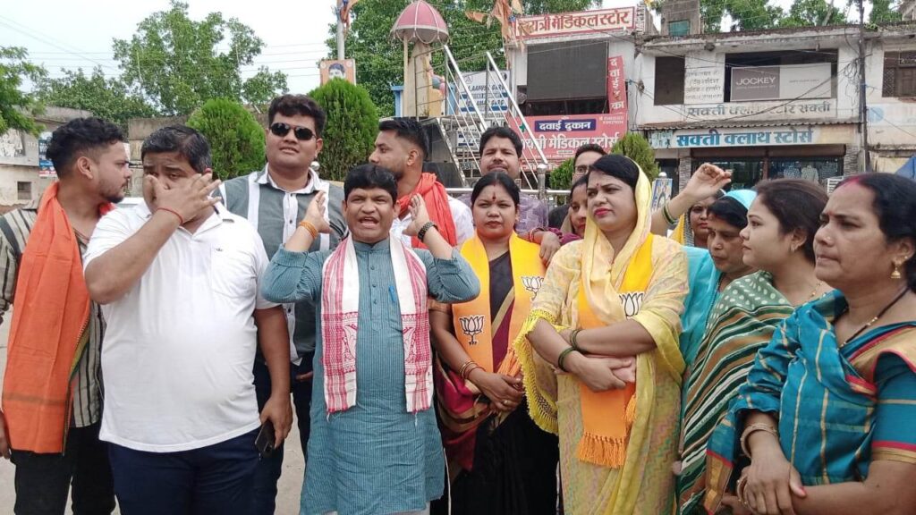 <em>06 वर्ष की नाबालिग छात्रा के साथ दुष्कर्म की घटना को लेकर भाजपा ने किया जिला मुख्यालय सकती में सीएम का पुतला दहन,पूर्व विधायक खिलावन साहू ने कहा- राज्य में </em>बढ़ी<em> बलात्कार की घटनाएं, सुरक्षित नहीं है बेटियां</em> <em>06 वर्ष की नाबालिग छात्रा के साथ दुष्कर्म की घटना को लेकर भाजपा ने किया जिला मुख्यालय सकती में सीएम का पुतला दहन,पूर्व विधायक खिलावन साहू ने कहा- राज्य में </em>बढ़ी<em> बलात्कार की घटनाएं, सुरक्षित नहीं है बेटियां</em> kshititech