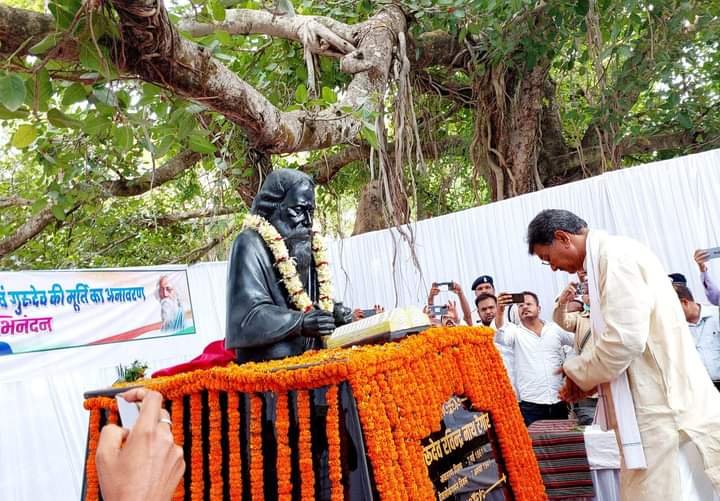 <em>गुरुदेव रवींद्रनाथ टैगोर की पुण्यतिथि पर विधानसभा अध्यक्ष डॉ. चरणदास महंत ने स्मरण करते हुए किया नमन, राष्ट्रगान के रचयिता थे रविंद्र नाथ टैगोर जी</em>,महंत जी ने कहा-- रविंद्रनाथ जी ने करी थी शांतिनिकेतन की स्थापना <em>गुरुदेव रवींद्रनाथ टैगोर की पुण्यतिथि पर विधानसभा अध्यक्ष डॉ. चरणदास महंत ने स्मरण करते हुए किया नमन, राष्ट्रगान के रचयिता थे रविंद्र नाथ टैगोर जी</em>,महंत जी ने कहा-- रविंद्रनाथ जी ने करी थी शांतिनिकेतन की स्थापना kshititech