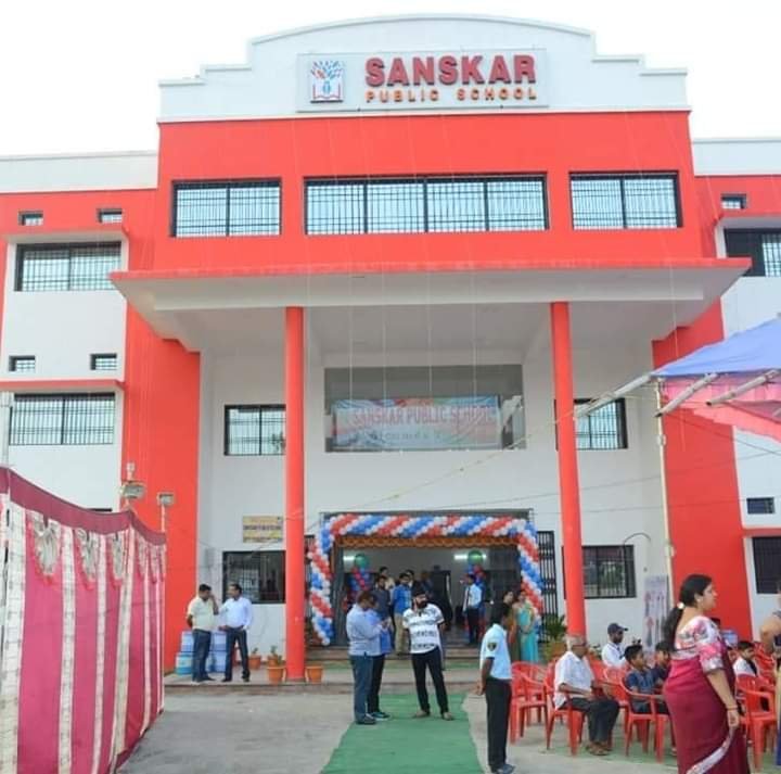 <em>संस्कार बना रहा बच्चों को संस्कारिक--शक्ति के संस्कार पब्लिक स्कूल में हर्षोल्लास के साथ हुआ स्वतंत्रता दिवस का कार्यक्रम, मुख्य अतिथि द्वारकानाथ स्वर्णकार एवं सचिव प्रकाश चंद्र अग्रवाल की मौजूदगी में बच्चों ने दी सुंदर प्रस्तुतियां, जिले का सीबीएसई माध्यम का सर्वश्रेष्ठ विद्यालय है संस्कार पब्लिक स्कूल</em> kshititech