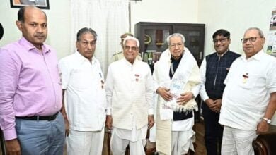 तोड़फोड़ की घटना से आक्रोशित अग्रवाल संगठन-- <em>अखिल भारतीय अग्रवाल संगठन </em>छत्तीसगढ़ इकाई <em>ने बरगढ़ की घटना को लेकर छत्तीसगढ़ के राज्यपाल को सोपा ज्ञापन,शाल- श्रीफल से किया महामहिम राज्यपाल का सम्मान, राष्ट्रीय कार्यकारी अध्यक्ष बाबूजी सियाराम अग्रवाल के नेतृत्व में प्रतिनिधिमंडल पहुंच राजभवन</em> तोड़फोड़ की घटना से आक्रोशित अग्रवाल संगठन-- <em>अखिल भारतीय अग्रवाल संगठन </em>छत्तीसगढ़ इकाई <em>ने बरगढ़ की घटना को लेकर छत्तीसगढ़ के राज्यपाल को सोपा ज्ञापन,शाल- श्रीफल से किया महामहिम राज्यपाल का सम्मान, राष्ट्रीय कार्यकारी अध्यक्ष बाबूजी सियाराम अग्रवाल के नेतृत्व में प्रतिनिधिमंडल पहुंच राजभवन</em> kshititech