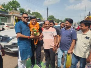 <em>जांजगीर के विवेक को मिला अमिताभ बच्चन के साथ केबीसी की हॉट सीट पर खेलने का मौका,पहले ही राउंड में जीत दर्ज की विवेक ने,19-20 सितंबर को होगा सोनी टीवी पर सीधा प्रसारण,जांजगीर पहुंचने पर हुआ भव्य स्वागत</em>, समाजसेवी, एडवोकेट पंकज अग्रवाल एवं मारवाड़ी युवा मंच के पूर्व प्रदेश अध्यक्ष अमर सुल्तानिया ने दी विवेक को बधाई <em>जांजगीर के विवेक को मिला अमिताभ बच्चन के साथ केबीसी की हॉट सीट पर खेलने का मौका,पहले ही राउंड में जीत दर्ज की विवेक ने,19-20 सितंबर को होगा सोनी टीवी पर सीधा प्रसारण,जांजगीर पहुंचने पर हुआ भव्य स्वागत</em>, समाजसेवी, एडवोकेट पंकज अग्रवाल एवं मारवाड़ी युवा मंच के पूर्व प्रदेश अध्यक्ष अमर सुल्तानिया ने दी विवेक को बधाई kshititech