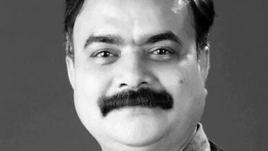 घुमंतू जानवरों पर कंट्रोल-- <em>नगरपालिका की सक्रियता-- जिलें में रोका-छेका अभियान के तहत सड़क एवं चौक चौराहों से आवारा पशुओ को हटाने तथा टैग और रेडियम बेल्ट लगाने का कार्य लगातर जारी, सीएमओ संजय सिंह ने कहा- 10 टीम का किया गया है शहर में गठन</em> kshititech