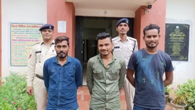 <em>शक्ति जिले में ठेकेदार से मारपीट कर पैसा मांगने वाले एवं जान से मारने की धमकी देने वाले तीन आरोपी चढ़े पुलिस के हत्थे</em>, पैसे ना देने पर जान से मारने की दी थी धमकी, पुलिस की त्वरित कार्रवाई से निर्माण एजेंसी को मिली राहत <em>शक्ति जिले में ठेकेदार से मारपीट कर पैसा मांगने वाले एवं जान से मारने की धमकी देने वाले तीन आरोपी चढ़े पुलिस के हत्थे</em>, पैसे ना देने पर जान से मारने की दी थी धमकी, पुलिस की त्वरित कार्रवाई से निर्माण एजेंसी को मिली राहत kshititech