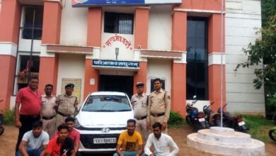 <em>निर्माण कंपनी के प्रोजेक्ट मैनेजर से मारपीट कर पैसे लूटने वाले पांच आरोपी गिरफ्तार, 2 दिन पूर्व कंपनी के ही अन्य कर्मचारी से हुई थी मारपीट एवं जान से मारने की धमकी देने की घटना, बोलेरो वाहन में चढ़कर आए थे आरोपी</em>, अपराधियों के हौसले बुलंद, पुलिस की त्वरित हो रही कार्रवाई kshititech