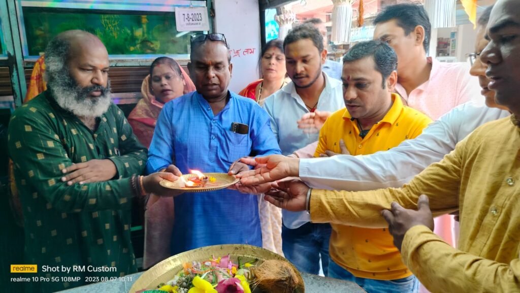 <em>श्रावणी मास पर विशेष-- एक लोटा जल सभी समस्याओं का हल, शक्ति शहर में प्रत्येक सोमवार को हो रहा भोलेनाथ का विशेष आयोजन, कलार समाज की शिवभक्त महिलाएं हुई शामिल</em> kshititech