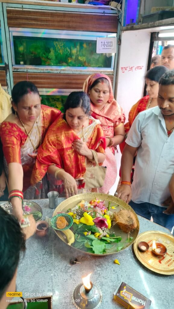 <em>श्रावणी मास पर विशेष-- एक लोटा जल सभी समस्याओं का हल, शक्ति शहर में प्रत्येक सोमवार को हो रहा भोलेनाथ का विशेष आयोजन, कलार समाज की शिवभक्त महिलाएं हुई शामिल</em> kshititech