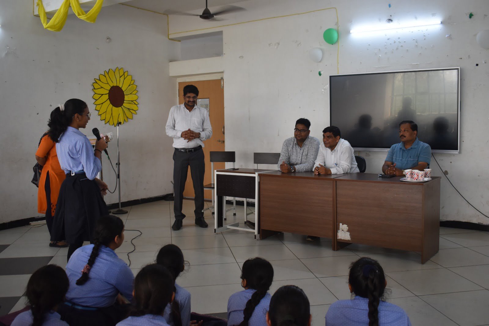 <em>शक्ति के जिंदल वर्ल्ड स्कूल में हुआ विद्यार्थियों के लिए रचनात्मक कार्यक्रमों का आयोजन, बच्चों को शिक्षा के साथ-साथ विभिन्न गतिविधियों से भी कराया जा रहा अवगत, मीडिया से संबंधित जानकारियों से रूबरू हुए विद्यार्थी</em> <em>शक्ति के जिंदल वर्ल्ड स्कूल में हुआ विद्यार्थियों के लिए रचनात्मक कार्यक्रमों का आयोजन, बच्चों को शिक्षा के साथ-साथ विभिन्न गतिविधियों से भी कराया जा रहा अवगत, मीडिया से संबंधित जानकारियों से रूबरू हुए विद्यार्थी</em> kshititech