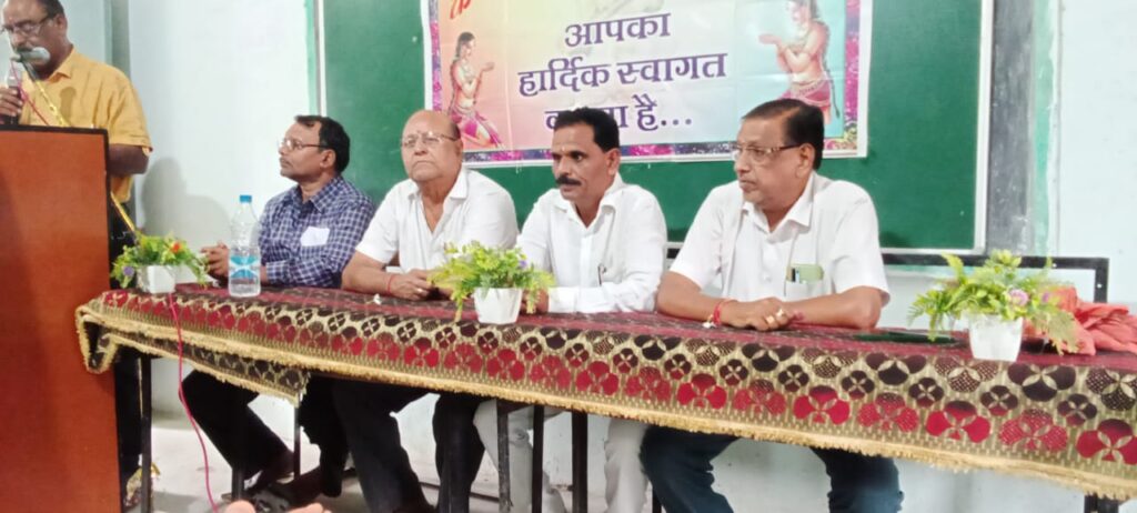 मित्रता दिवस पर साहित्यकारों का जमावड़ा-- <em>बाराद्वार में बही काव्य रस की धारा,मित्रता दिवस पर कला कौशल साहित्य संगम छत्तीसगढ़ का हुआ आयोजन, जिला अध्यक्ष रमेश सिंघानिया के नेतृत्व में आयोजन में पधारे प्रदेश के विभिन्न स्थानों से साहित्यकार</em> मित्रता दिवस पर साहित्यकारों का जमावड़ा-- <em>बाराद्वार में बही काव्य रस की धारा,मित्रता दिवस पर कला कौशल साहित्य संगम छत्तीसगढ़ का हुआ आयोजन, जिला अध्यक्ष रमेश सिंघानिया के नेतृत्व में आयोजन में पधारे प्रदेश के विभिन्न स्थानों से साहित्यकार</em> kshititech