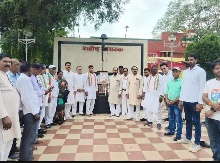 <em>कांग्रेस नेता ज्योतिष गर्ग ने जांजगीर पहुंचकर प्रथम महिला सांसद मिनी माता की पुण्यतिथि पर किया श्रद्धा सुमन अर्पित, ज्योतिष ने कहा-- मिनीमाता जी ने सामाजिक कुरीतियों को दूर करने की दिशा में किया उल्लेखनीय कार्य</em> kshititech