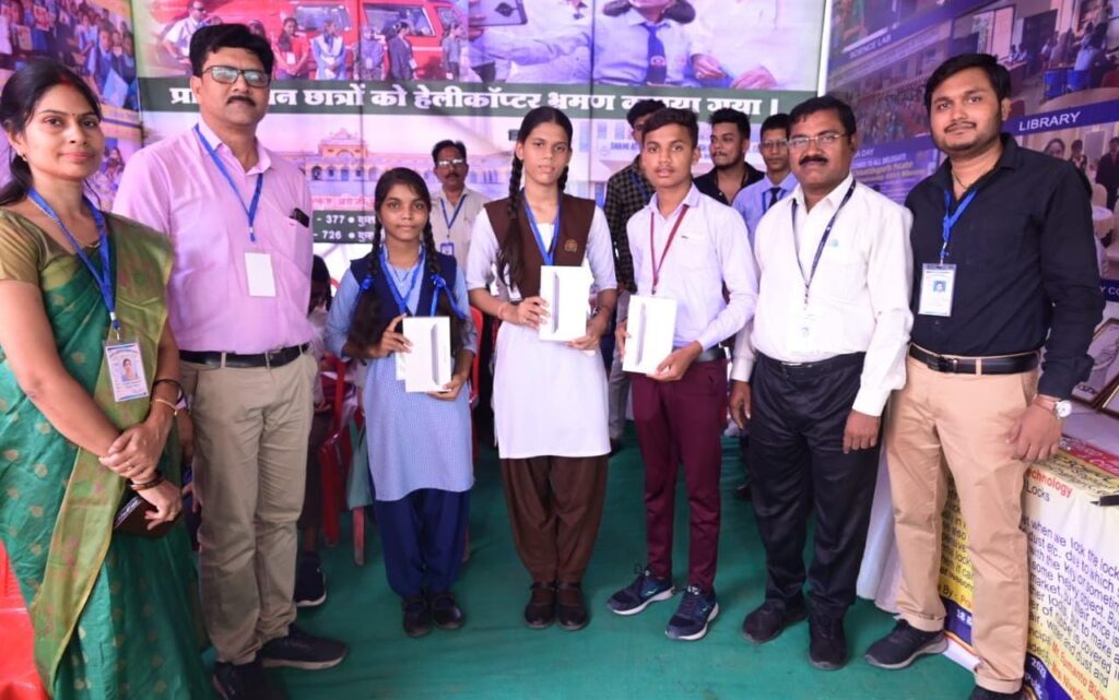 <em>भरोसा और मजबूत कर गए खड़गे,खड़गे के स्वागत में जाज्वल्य देव की नगरी में उमड़ा जन सैलाब, हजारों की संख्या में पहुंचे लोग,मुख्यमंत्री ने दी जिले को अभूतपूर्व सौगात, मोहब्बतें बच्ची ने बनाई खड़गे की पेंटिंग, बघेल ने कहा-- हमारी सरकार में भ्रष्टाचार- कमीशनखोरी का नहीं है बोलबाला, जिला प्रभारी अर्जुन तिवारी का जन्मदिन मना सर्किट हाउस में</em> <em>भरोसा और मजबूत कर गए खड़गे,खड़गे के स्वागत में जाज्वल्य देव की नगरी में उमड़ा जन सैलाब, हजारों की संख्या में पहुंचे लोग,मुख्यमंत्री ने दी जिले को अभूतपूर्व सौगात, मोहब्बतें बच्ची ने बनाई खड़गे की पेंटिंग, बघेल ने कहा-- हमारी सरकार में भ्रष्टाचार- कमीशनखोरी का नहीं है बोलबाला, जिला प्रभारी अर्जुन तिवारी का जन्मदिन मना सर्किट हाउस में</em> kshititech