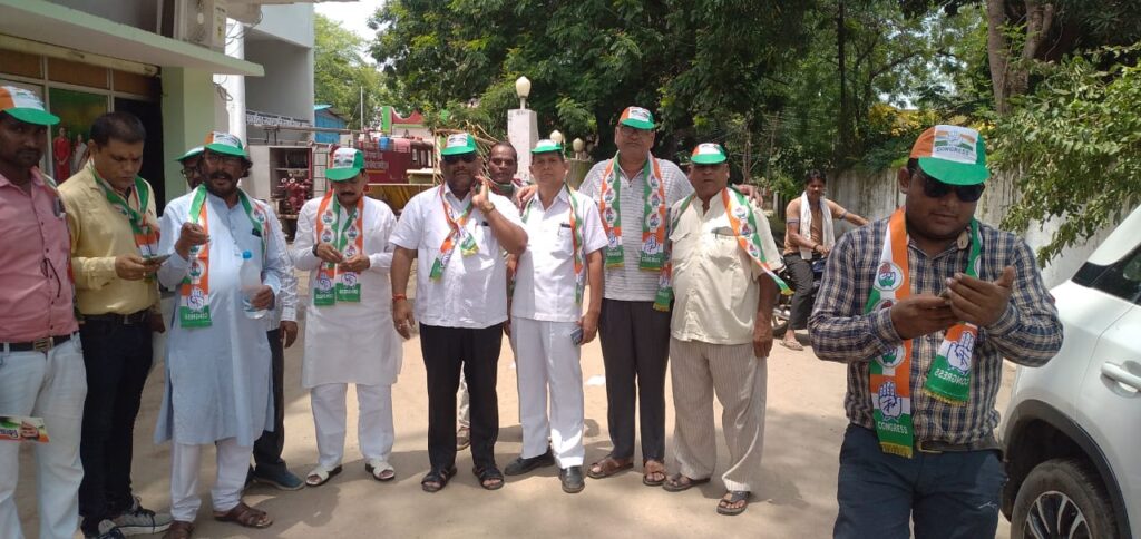 <em>भरोसा और मजबूत कर गए खड़गे,खड़गे के स्वागत में जाज्वल्य देव की नगरी में उमड़ा जन सैलाब, हजारों की संख्या में पहुंचे लोग,मुख्यमंत्री ने दी जिले को अभूतपूर्व सौगात, मोहब्बतें बच्ची ने बनाई खड़गे की पेंटिंग, बघेल ने कहा-- हमारी सरकार में भ्रष्टाचार- कमीशनखोरी का नहीं है बोलबाला, जिला प्रभारी अर्जुन तिवारी का जन्मदिन मना सर्किट हाउस में</em> <em>भरोसा और मजबूत कर गए खड़गे,खड़गे के स्वागत में जाज्वल्य देव की नगरी में उमड़ा जन सैलाब, हजारों की संख्या में पहुंचे लोग,मुख्यमंत्री ने दी जिले को अभूतपूर्व सौगात, मोहब्बतें बच्ची ने बनाई खड़गे की पेंटिंग, बघेल ने कहा-- हमारी सरकार में भ्रष्टाचार- कमीशनखोरी का नहीं है बोलबाला, जिला प्रभारी अर्जुन तिवारी का जन्मदिन मना सर्किट हाउस में</em> kshititech