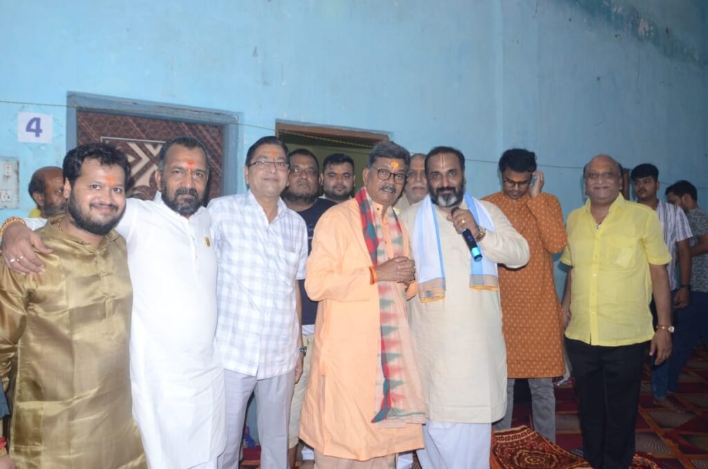 विधानसभा अध्यक्ष महंत ने लगाया भोलेनाथ का जयकारा--<em>महंत दंपत्ति पहुंचे भोले बाबा की आराधना में, 251000 पार्थिव शिवलिंग में रुद्राभिषेक किया महंत जी ने,विद्वान पंडित पंकज उमर्लिया के मार्गदर्शन में आयोजित था कार्यक्रम, सामुदायिक भवन में उमड़ा शिव भक्तों का सैला</em> विधानसभा अध्यक्ष महंत ने लगाया भोलेनाथ का जयकारा--<em>महंत दंपत्ति पहुंचे भोले बाबा की आराधना में, 251000 पार्थिव शिवलिंग में रुद्राभिषेक किया महंत जी ने,विद्वान पंडित पंकज उमर्लिया के मार्गदर्शन में आयोजित था कार्यक्रम, सामुदायिक भवन में उमड़ा शिव भक्तों का सैला</em> kshititech