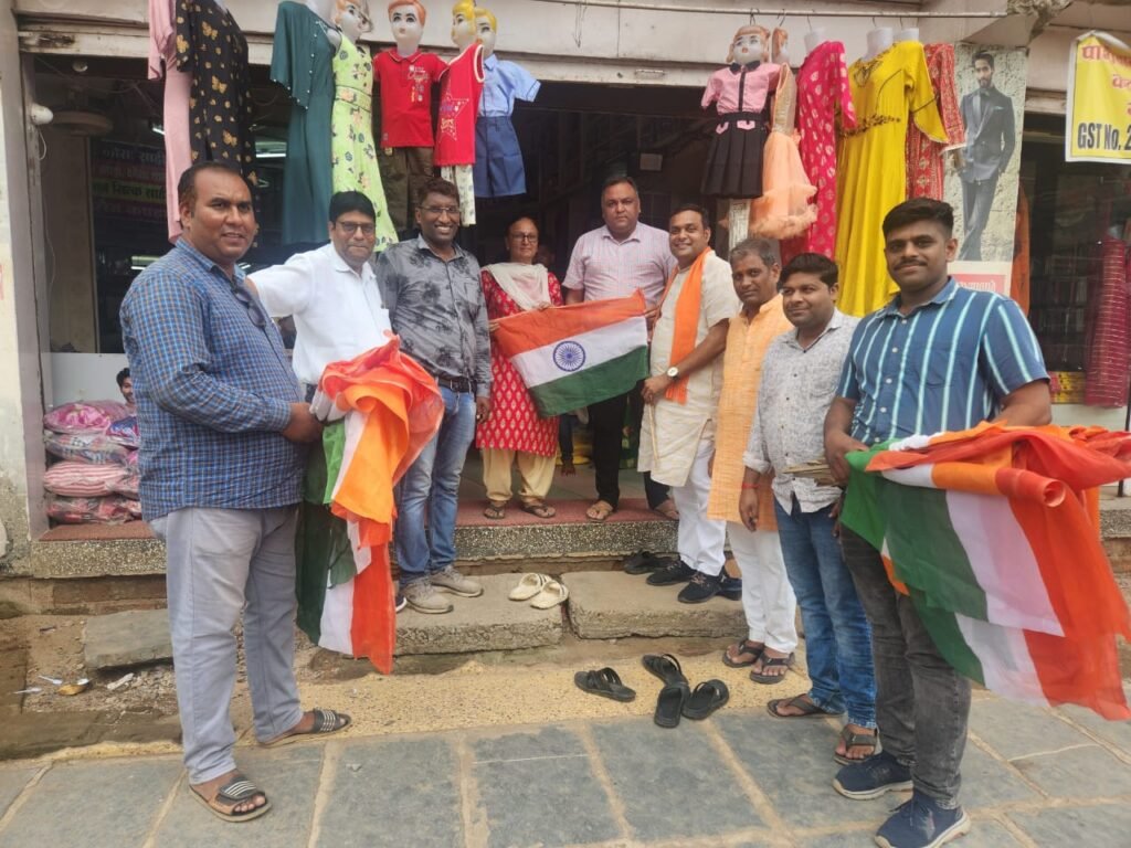 <em>अमर सुल्तानिया ने किया स्वतंत्रता दिवस की पूर्व संध्या पर हर घर तिरंगा अभियान के तहत नैला जांजगीर शहर में राष्ट्रध्वज का निशुल्क वितरण, नवागढ़ में अमर ने किया वरिष्ठ जनों का सम्मान, अमर सुल्तानिया ने कहा स्वतंत्रता दिवस देश की आजादी का बड़ा राष्ट्रीय पर्व, पूर्व सांसद कमला पाटले भी रही मौजूद</em> <em>अमर सुल्तानिया ने किया स्वतंत्रता दिवस की पूर्व संध्या पर हर घर तिरंगा अभियान के तहत नैला जांजगीर शहर में राष्ट्रध्वज का निशुल्क वितरण, नवागढ़ में अमर ने किया वरिष्ठ जनों का सम्मान, अमर सुल्तानिया ने कहा स्वतंत्रता दिवस देश की आजादी का बड़ा राष्ट्रीय पर्व, पूर्व सांसद कमला पाटले भी रही मौजूद</em> kshititech