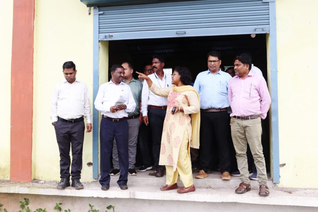 चुनावी तैयारियों की प्रशासनिक माथापच्ची-- <em>विधानसभा चुनाव में मतदान जागरूकता को लेकर कलेक्टर सहित प्रशासनिक अधिकारी सक्रिय, जनप्रतिनिधि लोगों को कर रहे जागरूक, कलेक्टर नूपुर के मार्गदर्शन में शक्ति जिले में चल रहा वृहद अभियान</em> चुनावी तैयारियों की प्रशासनिक माथापच्ची-- <em>विधानसभा चुनाव में मतदान जागरूकता को लेकर कलेक्टर सहित प्रशासनिक अधिकारी सक्रिय, जनप्रतिनिधि लोगों को कर रहे जागरूक, कलेक्टर नूपुर के मार्गदर्शन में शक्ति जिले में चल रहा वृहद अभियान</em> kshititech