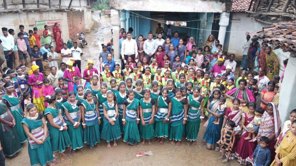 <em>मतदान जागरूकता को लेकर अनोखी अनुकरणीय पहल--खरसिया विधानसभा क्षेत्र के गोरपार में 20 अगस्त को सुवा नृत्य,कर्मा नृत्य,गेड़ी नृत्य के साथ मतदाताओं को जागरूक करने प्रशासन ने किया रोड शो, खरसिया तहसीलदार शिवकुमार डनसेना ने कहा- निर्वाचन आयोग के निर्देशानुसार शत प्रतिशत मतदान हेतु ली गई शपथ</em> <em>मतदान जागरूकता को लेकर अनोखी अनुकरणीय पहल--खरसिया विधानसभा क्षेत्र के गोरपार में 20 अगस्त को सुवा नृत्य,कर्मा नृत्य,गेड़ी नृत्य के साथ मतदाताओं को जागरूक करने प्रशासन ने किया रोड शो, खरसिया तहसीलदार शिवकुमार डनसेना ने कहा- निर्वाचन आयोग के निर्देशानुसार शत प्रतिशत मतदान हेतु ली गई शपथ</em> kshititech