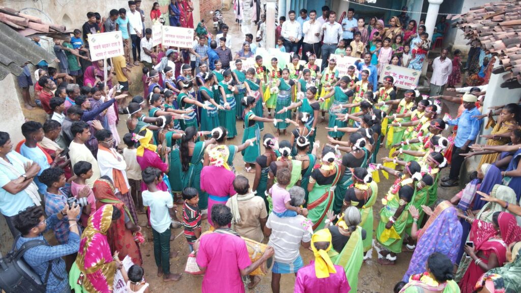 <em>मतदान जागरूकता को लेकर अनोखी अनुकरणीय पहल--खरसिया विधानसभा क्षेत्र के गोरपार में 20 अगस्त को सुवा नृत्य,कर्मा नृत्य,गेड़ी नृत्य के साथ मतदाताओं को जागरूक करने प्रशासन ने किया रोड शो, खरसिया तहसीलदार शिवकुमार डनसेना ने कहा- निर्वाचन आयोग के निर्देशानुसार शत प्रतिशत मतदान हेतु ली गई शपथ</em> <em>मतदान जागरूकता को लेकर अनोखी अनुकरणीय पहल--खरसिया विधानसभा क्षेत्र के गोरपार में 20 अगस्त को सुवा नृत्य,कर्मा नृत्य,गेड़ी नृत्य के साथ मतदाताओं को जागरूक करने प्रशासन ने किया रोड शो, खरसिया तहसीलदार शिवकुमार डनसेना ने कहा- निर्वाचन आयोग के निर्देशानुसार शत प्रतिशत मतदान हेतु ली गई शपथ</em> kshititech