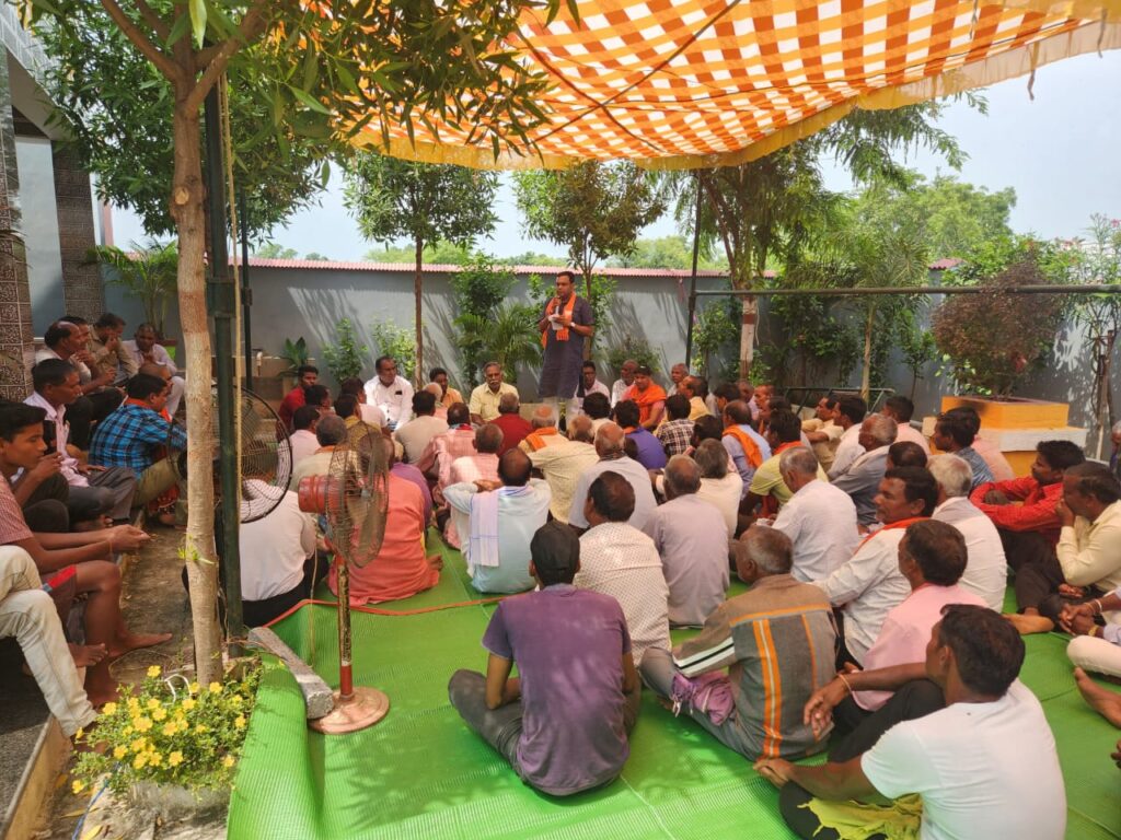 <em>अमर सुल्तानिया ने किया देव तुल्य वरिष्ठ कार्यकर्ताओं का सम्मान, जांजगीर-चांपा विधानसभा क्षेत्र के अमोरा शक्ति केंद्र में हुआ आयोजन, अमर ने कहा-बुजुर्गों के आशीर्वाद से ही हम जीवन में लेते हैं उनसे प्रेरणा</em>, अमर के वरिष्ठ जन सम्मान समारोह में ग्रामीणों में उत्साह, बुजुर्ग दे रहे अमर को आशीर्वाद <em>अमर सुल्तानिया ने किया देव तुल्य वरिष्ठ कार्यकर्ताओं का सम्मान, जांजगीर-चांपा विधानसभा क्षेत्र के अमोरा शक्ति केंद्र में हुआ आयोजन, अमर ने कहा-बुजुर्गों के आशीर्वाद से ही हम जीवन में लेते हैं उनसे प्रेरणा</em>, अमर के वरिष्ठ जन सम्मान समारोह में ग्रामीणों में उत्साह, बुजुर्ग दे रहे अमर को आशीर्वाद kshititech