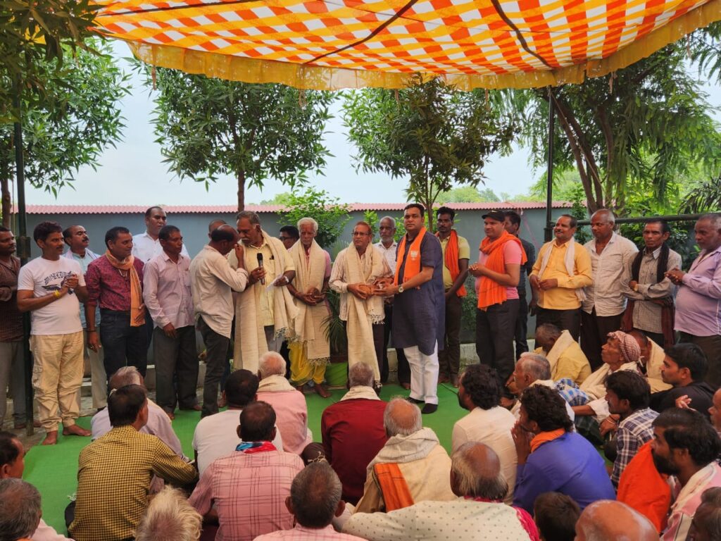 <em>अमर सुल्तानिया ने किया देव तुल्य वरिष्ठ कार्यकर्ताओं का सम्मान, जांजगीर-चांपा विधानसभा क्षेत्र के अमोरा शक्ति केंद्र में हुआ आयोजन, अमर ने कहा-बुजुर्गों के आशीर्वाद से ही हम जीवन में लेते हैं उनसे प्रेरणा</em>, अमर के वरिष्ठ जन सम्मान समारोह में ग्रामीणों में उत्साह, बुजुर्ग दे रहे अमर को आशीर्वाद <em>अमर सुल्तानिया ने किया देव तुल्य वरिष्ठ कार्यकर्ताओं का सम्मान, जांजगीर-चांपा विधानसभा क्षेत्र के अमोरा शक्ति केंद्र में हुआ आयोजन, अमर ने कहा-बुजुर्गों के आशीर्वाद से ही हम जीवन में लेते हैं उनसे प्रेरणा</em>, अमर के वरिष्ठ जन सम्मान समारोह में ग्रामीणों में उत्साह, बुजुर्ग दे रहे अमर को आशीर्वाद kshititech