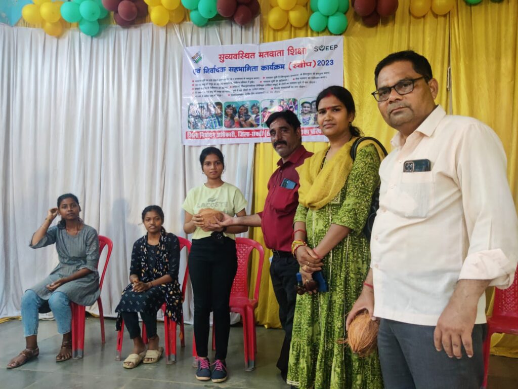 सारा काम छोड़े ,वोट जरूर डालें-- <em>शक्ति में मतदान जागरूकता को लेकर बनी ऐतिहासिक मानव श्रृंखला, स्कूली बच्चों एवं स्वच्छता दीदियों ने गौरव पथ मार्ग पर दिया बड़ा संदेश, स्वीप कार्यक्रम के तहत शहर में हुआ बड़ा अभियान, शक्ति तहसीलदार एवं नगर पालिका सीएमओ भी रहे मौजूद</em>, सामुदायिक भवन में सुव्यवस्थित मतदाता शिक्षा कार्यक्रम हुआ संपन्न सारा काम छोड़े ,वोट जरूर डालें-- <em>शक्ति में मतदान जागरूकता को लेकर बनी ऐतिहासिक मानव श्रृंखला, स्कूली बच्चों एवं स्वच्छता दीदियों ने गौरव पथ मार्ग पर दिया बड़ा संदेश, स्वीप कार्यक्रम के तहत शहर में हुआ बड़ा अभियान, शक्ति तहसीलदार एवं नगर पालिका सीएमओ भी रहे मौजूद</em>, सामुदायिक भवन में सुव्यवस्थित मतदाता शिक्षा कार्यक्रम हुआ संपन्न kshititech