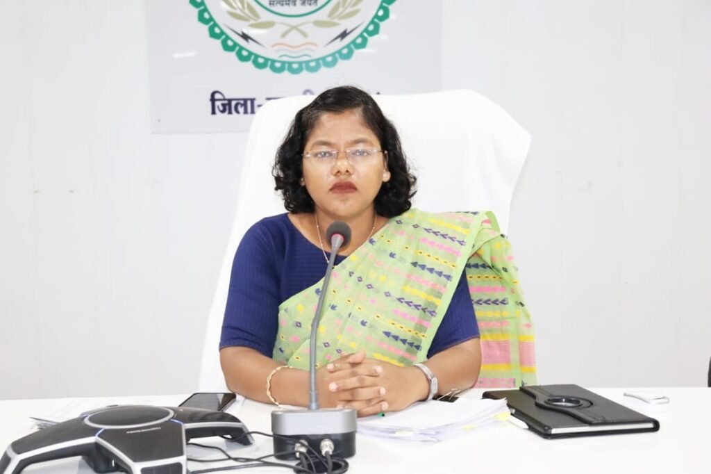 <em>अव्यवस्थाओं के बीच संचालित हो रहा शक्ति का व्यवहार न्यायालय,चीफ जस्टिस सिन्हा के दौरे में निकली भारी कमियां, सिन्हा ने करी नाराजगी व्यक्त, चीफ जस्टिस ने कलेक्टर-एसपी से भी न्यायालय की व्यवस्था में सुधार करने कहा, रजिस्टार जनरल भी रहे मौजूद,शक्ति कलेक्टर की समय सीमा की बैठक संपन्न</em> <em>अव्यवस्थाओं के बीच संचालित हो रहा शक्ति का व्यवहार न्यायालय,चीफ जस्टिस सिन्हा के दौरे में निकली भारी कमियां, सिन्हा ने करी नाराजगी व्यक्त, चीफ जस्टिस ने कलेक्टर-एसपी से भी न्यायालय की व्यवस्था में सुधार करने कहा, रजिस्टार जनरल भी रहे मौजूद,शक्ति कलेक्टर की समय सीमा की बैठक संपन्न</em> kshititech