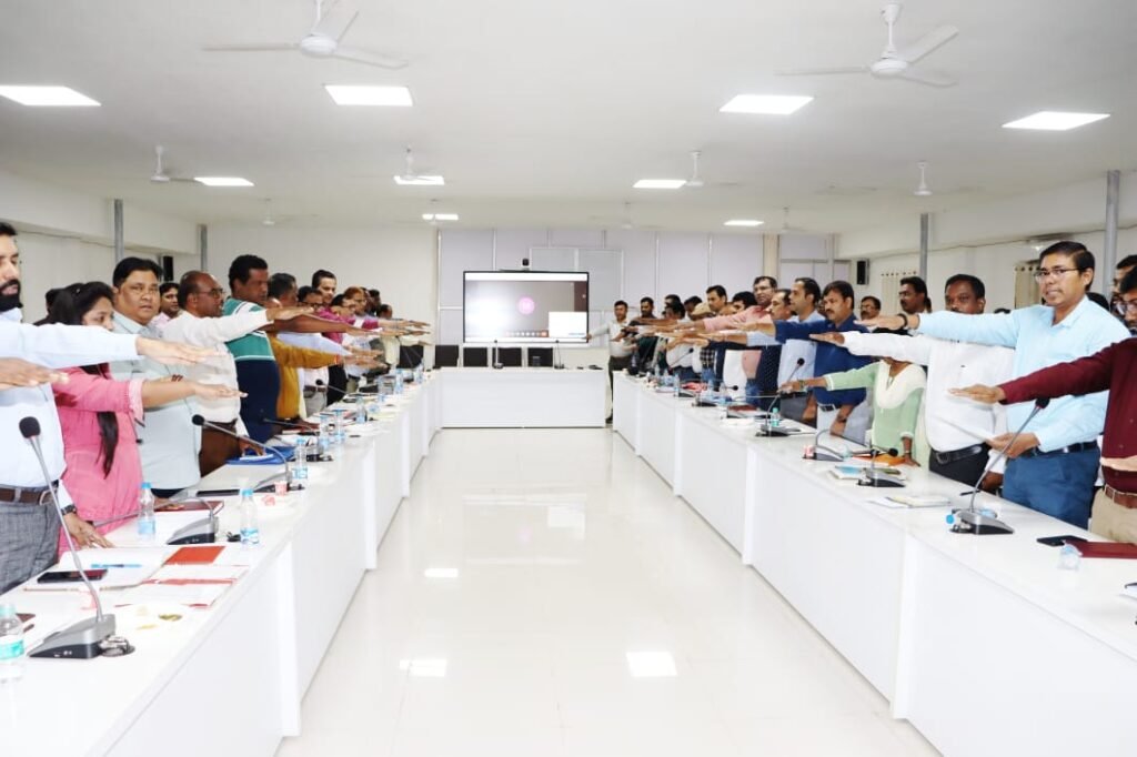 <em>अव्यवस्थाओं के बीच संचालित हो रहा शक्ति का व्यवहार न्यायालय,चीफ जस्टिस सिन्हा के दौरे में निकली भारी कमियां, सिन्हा ने करी नाराजगी व्यक्त, चीफ जस्टिस ने कलेक्टर-एसपी से भी न्यायालय की व्यवस्था में सुधार करने कहा, रजिस्टार जनरल भी रहे मौजूद,शक्ति कलेक्टर की समय सीमा की बैठक संपन्न</em> <em>अव्यवस्थाओं के बीच संचालित हो रहा शक्ति का व्यवहार न्यायालय,चीफ जस्टिस सिन्हा के दौरे में निकली भारी कमियां, सिन्हा ने करी नाराजगी व्यक्त, चीफ जस्टिस ने कलेक्टर-एसपी से भी न्यायालय की व्यवस्था में सुधार करने कहा, रजिस्टार जनरल भी रहे मौजूद,शक्ति कलेक्टर की समय सीमा की बैठक संपन्न</em> kshititech