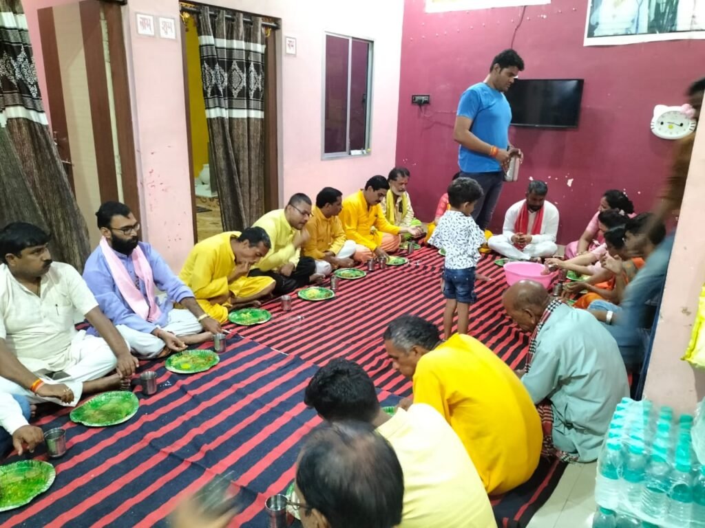 गोविंद के निवास पहुंचे विधायक जी-- <em>असम के विधायक रूप ज्योति कुर्मी ने देवांगन समाज के उपाध्यक्ष गोविंद देवांगन के निवास पर धार्मिक संगठनो के प्रमुखों के साथ किया भोजन, देवांगन परिवार ने किया विधायक जी का स्वागत, गोविंद ने कहा- माता कामाख्या देवी की पवित्र नगरी से पहुंचे आपका है अभिनंदन</em> गोविंद के निवास पहुंचे विधायक जी-- <em>असम के विधायक रूप ज्योति कुर्मी ने देवांगन समाज के उपाध्यक्ष गोविंद देवांगन के निवास पर धार्मिक संगठनो के प्रमुखों के साथ किया भोजन, देवांगन परिवार ने किया विधायक जी का स्वागत, गोविंद ने कहा- माता कामाख्या देवी की पवित्र नगरी से पहुंचे आपका है अभिनंदन</em> kshititech