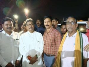 सर्व समाजों में महंत की स्वीकार्यता-- <em>विधानसभा अध्यक्ष महंत के साथ खड़ा नजर आया राठौर समाज, समाज के मुखिया अनिल राठौर ने कहा- हम हैं आपके साथ, विभिन्न समाज प्रमुख एवं जनप्रतिनिधियों ने महंत को कहा-आपके नेतृत्व में शक्ति बना है जिला, हम सभी आपके साथ हैं</em>, 5 साल के कार्यकाल में जन-जन में अपनी अमिट छाप बनाई है चरणदास ने सर्व समाजों में महंत की स्वीकार्यता-- <em>विधानसभा अध्यक्ष महंत के साथ खड़ा नजर आया राठौर समाज, समाज के मुखिया अनिल राठौर ने कहा- हम हैं आपके साथ, विभिन्न समाज प्रमुख एवं जनप्रतिनिधियों ने महंत को कहा-आपके नेतृत्व में शक्ति बना है जिला, हम सभी आपके साथ हैं</em>, 5 साल के कार्यकाल में जन-जन में अपनी अमिट छाप बनाई है चरणदास ने kshititech