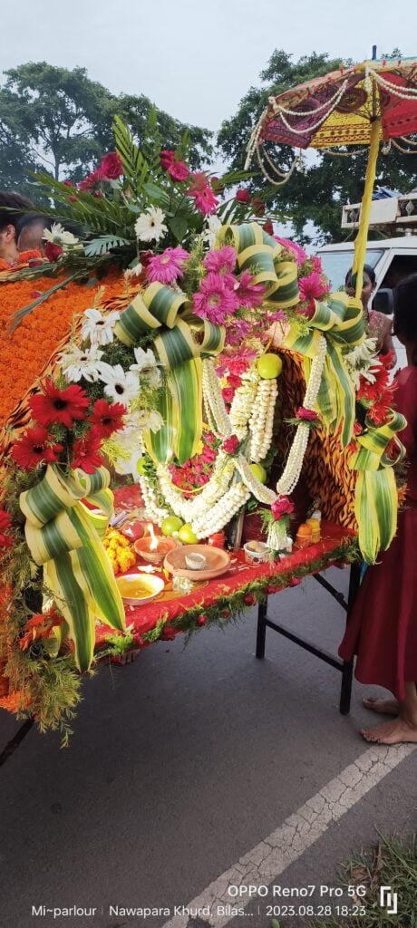 शक्ति में पहली बार पालकी यात्रा महाकाल की-- <em>शक्ति के राधाकृष्ण सेढू शिव मंदिर में बाबा भोलेनाथ का हुआ अद्भुत श्रंगार, 28 अगस्त की शाम निकली बाबा महाकाल तुर्री धाम वाले की पालकी यात्रा, सैकड़ो शिव भक्त हुए शामिल</em>, श्रावणी मास के अंतिम सोमवार पर हुई बाबा भोलेनाथ की आराधना,उमड़ पड़ा भोले भंडारी के भक्तों का सैलाब शक्ति में पहली बार पालकी यात्रा महाकाल की-- <em>शक्ति के राधाकृष्ण सेढू शिव मंदिर में बाबा भोलेनाथ का हुआ अद्भुत श्रंगार, 28 अगस्त की शाम निकली बाबा महाकाल तुर्री धाम वाले की पालकी यात्रा, सैकड़ो शिव भक्त हुए शामिल</em>, श्रावणी मास के अंतिम सोमवार पर हुई बाबा भोलेनाथ की आराधना,उमड़ पड़ा भोले भंडारी के भक्तों का सैलाब kshititech