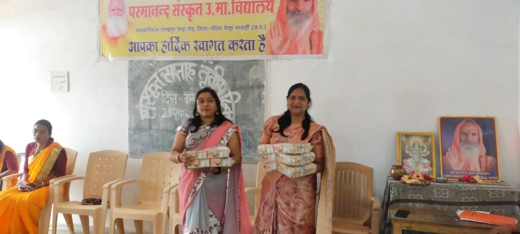 अवतरण दिवस पर रचनात्मक कार्य-- <em>लक्ष्मी ने किया जन्मदिन पर परम शांति धाम स्वामी परमानंद संस्कृत विद्यालय पेंड्रा रोड गोरखपुर में वृक्षारोपण, लोगों को दिया वृक्षारोपण का संदेश, लक्ष्मी ने कहा- पर्यावरण संरक्षण में हम सभी संवेदनशीलता के साथ दे योगदान</em> kshititech