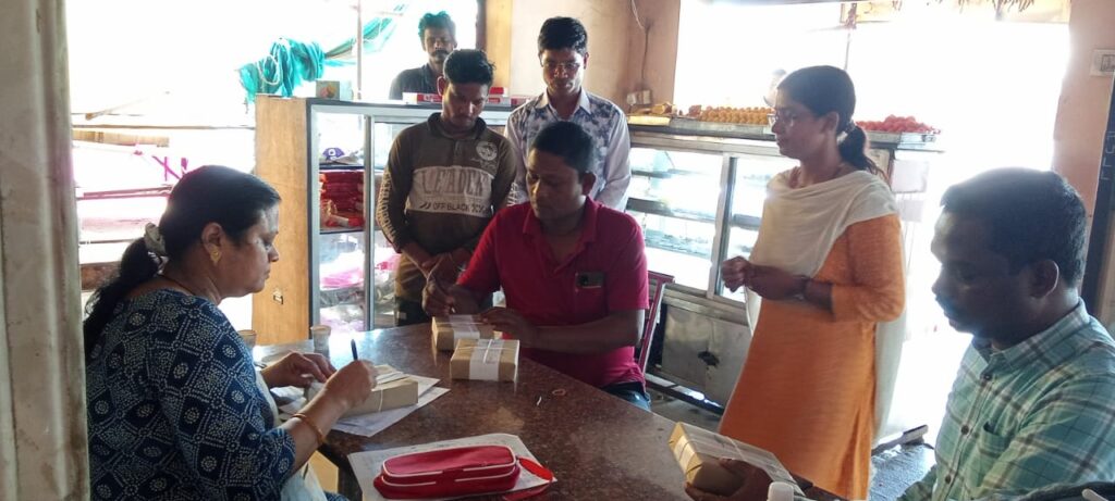 <em>मिलावटी खाद्य पदार्थों को लेकर प्रशासन सख्त--राखी त्यौहार से पहले खाद्य औषधि प्रशासन की होटल पर छापामार करवाई, कई होटलों से लिए गए सैंपल</em>, अधिकारियों ने कहा-- खाद्य पदार्थों में स्वास्थ्य से खिलवाड़ करने वाले नहीं बक्शे जायेंगे <em>मिलावटी खाद्य पदार्थों को लेकर प्रशासन सख्त--राखी त्यौहार से पहले खाद्य औषधि प्रशासन की होटल पर छापामार करवाई, कई होटलों से लिए गए सैंपल</em>, अधिकारियों ने कहा-- खाद्य पदार्थों में स्वास्थ्य से खिलवाड़ करने वाले नहीं बक्शे जायेंगे kshititech
